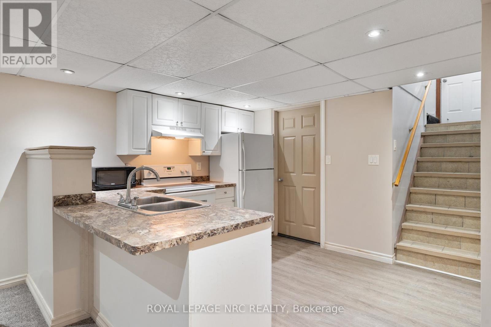 Lower - 11 Broadmore Avenue, St. Catharines, Ontario  L2M 6A4 - Photo 4 - X12871516