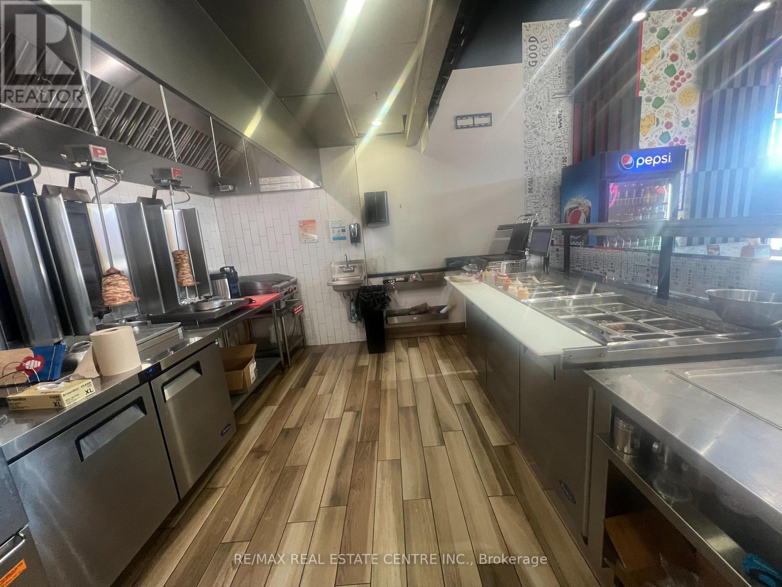 4 - 516 Centennial Parkway N, Hamilton, Ontario  L8E 0G2 - Photo 10 - X12871574