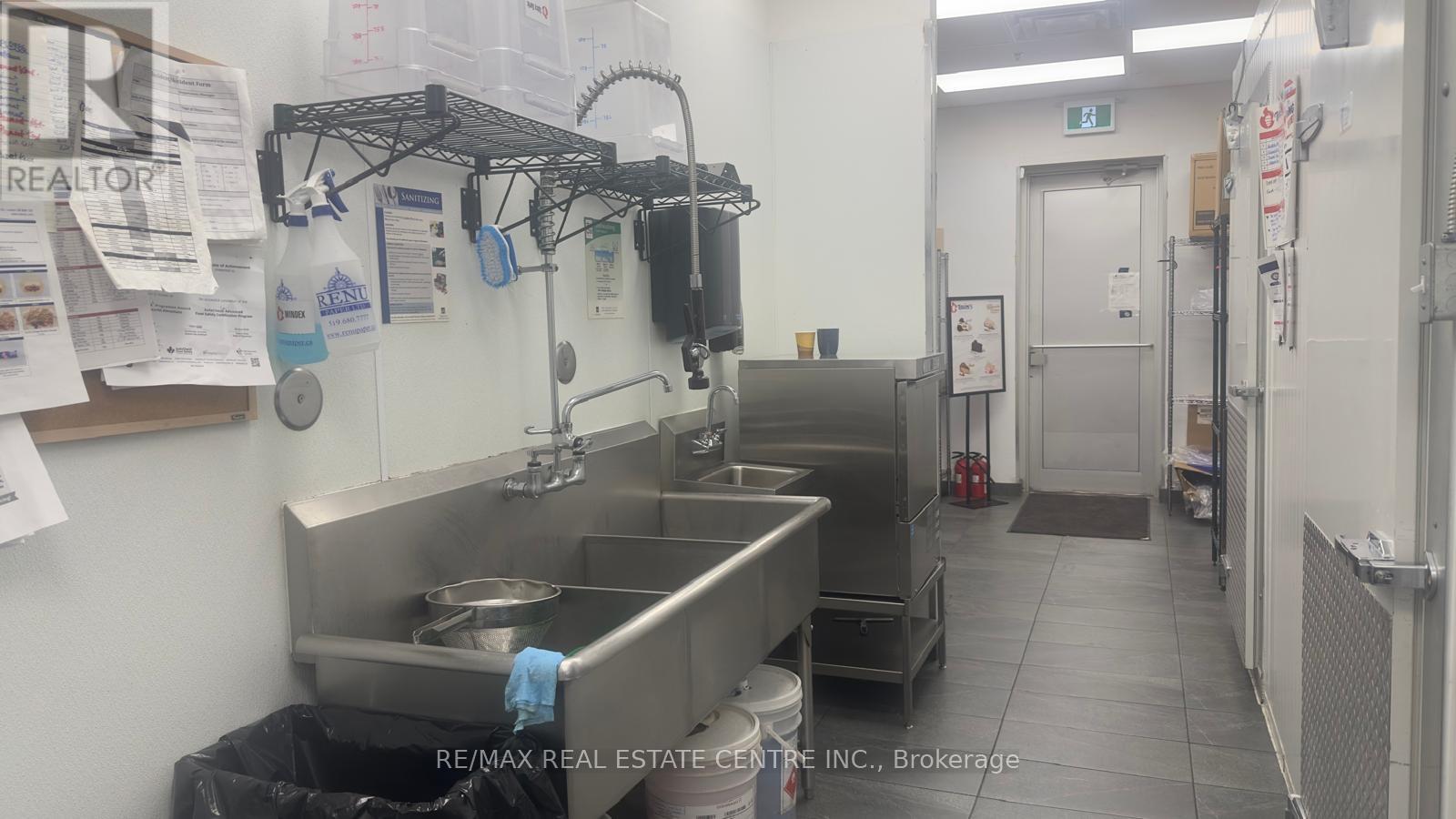 4 - 516 Centennial Parkway N, Hamilton, Ontario  L8E 0G2 - Photo 15 - X12871574