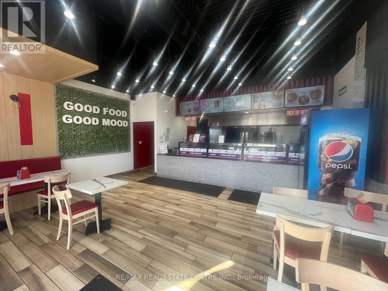 4 - 516 Centennial Parkway N, Hamilton, Ontario  L8E 0G2 - Photo 5 - X12871574