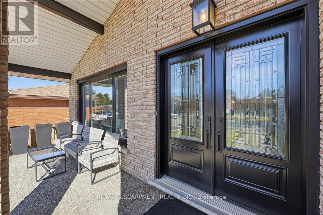 14 Atkins Drive, Hamilton, Ontario  L9C 6S1 - Photo 3 - X12871642