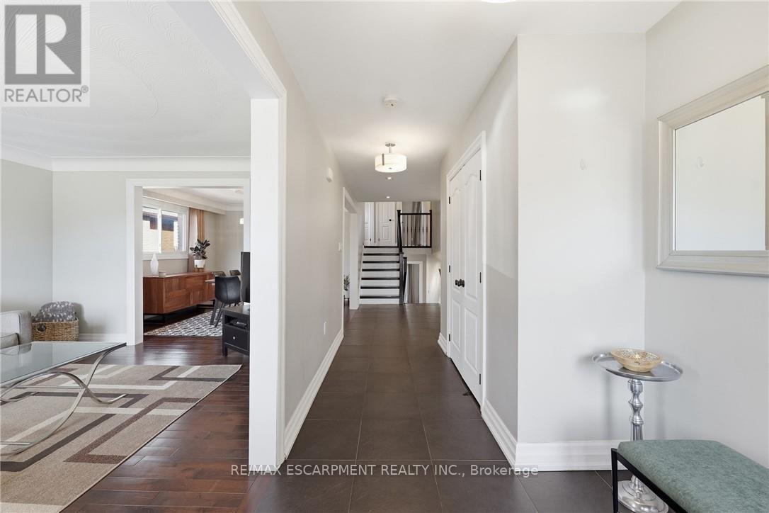 14 Atkins Drive, Hamilton, Ontario  L9C 6S1 - Photo 5 - X12871642