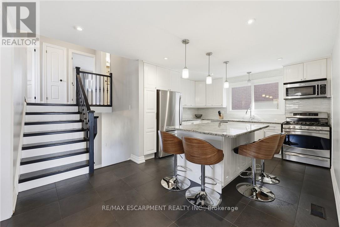 14 Atkins Drive, Hamilton, Ontario  L9C 6S1 - Photo 7 - X12871642