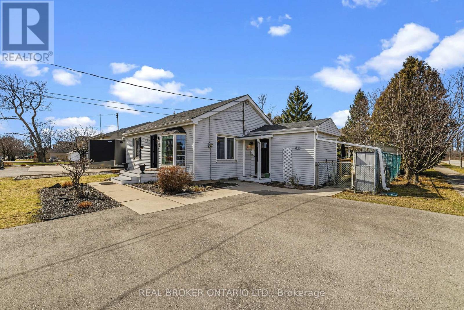 1378 Upper Wellington Street, Hamilton, Ontario  L9A 3S9 - Photo 2 - X12871656