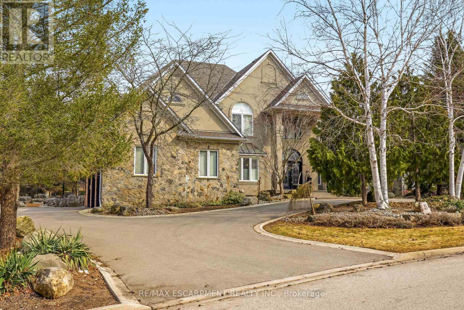 15 Palomino Drive, Hamilton, Ontario  L0R 1H3 - Photo 3 - X12871666