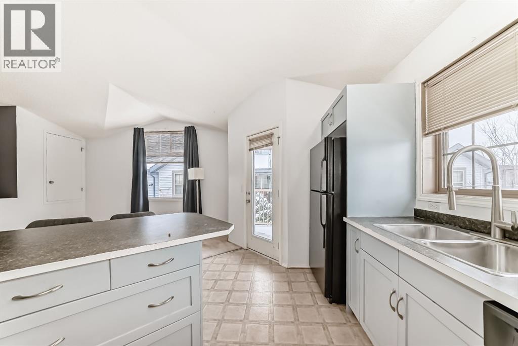 205, 27 Everridge Square Sw, Calgary, Alberta  T2Y 5J7 - Photo 8 - A2292590