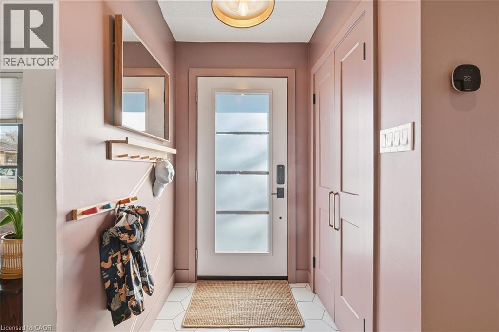 11 Sandlyn Court, Hamilton, Ontario  L8H 2R4 - Photo 5 - 40811349