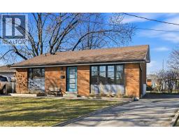 11 SANDLYN Court, Hamilton, Ontario