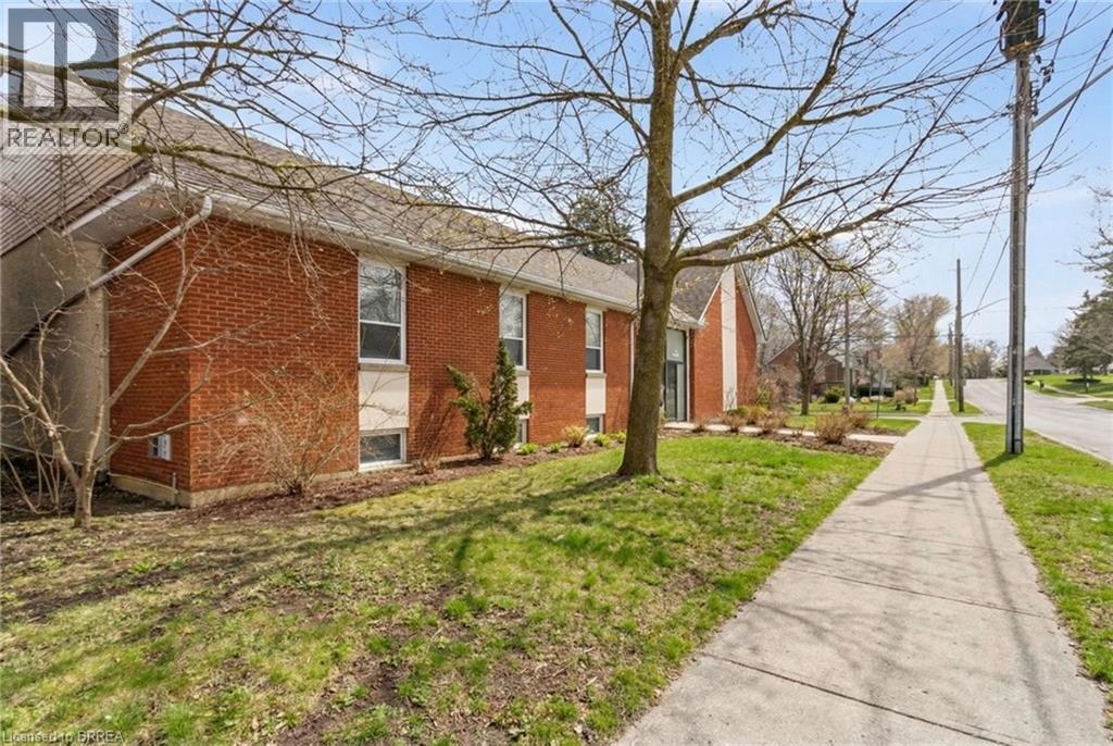 211 W Birmingham Street W, Mount Forest, Ontario  N0G 2L1 - Photo 2 - 40808179