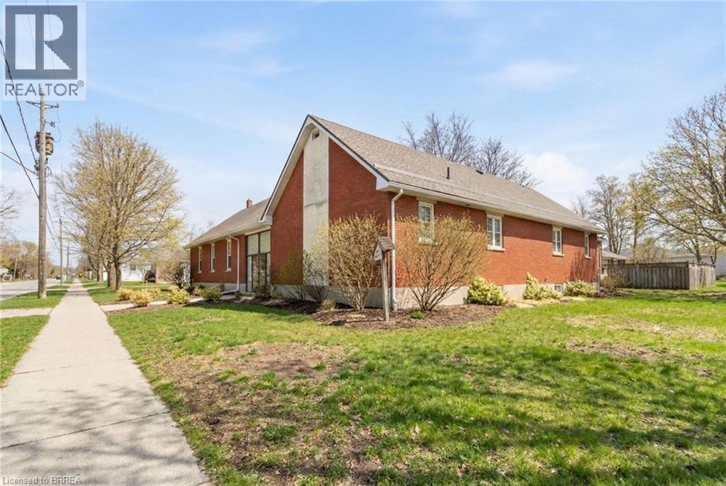 211 W Birmingham Street W, Mount Forest, Ontario  N0G 2L1 - Photo 3 - 40808179