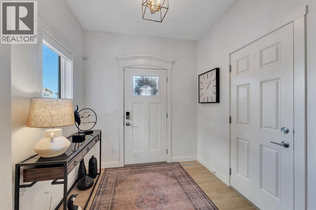 937 Bayview Heights, Airdrie, Alberta  T4B 5M6 - Photo 3 - A2292159