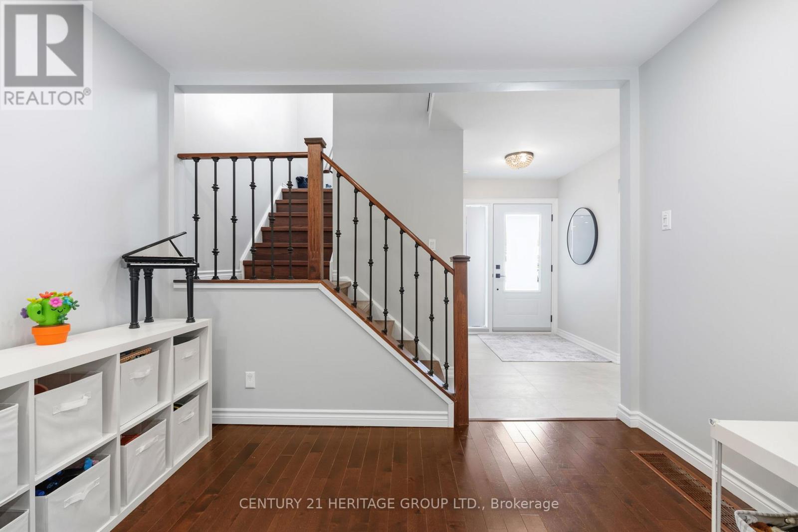 158 Patterson Street, Newmarket, Ontario  L3Y 4Y8 - Photo 5 - N12841280