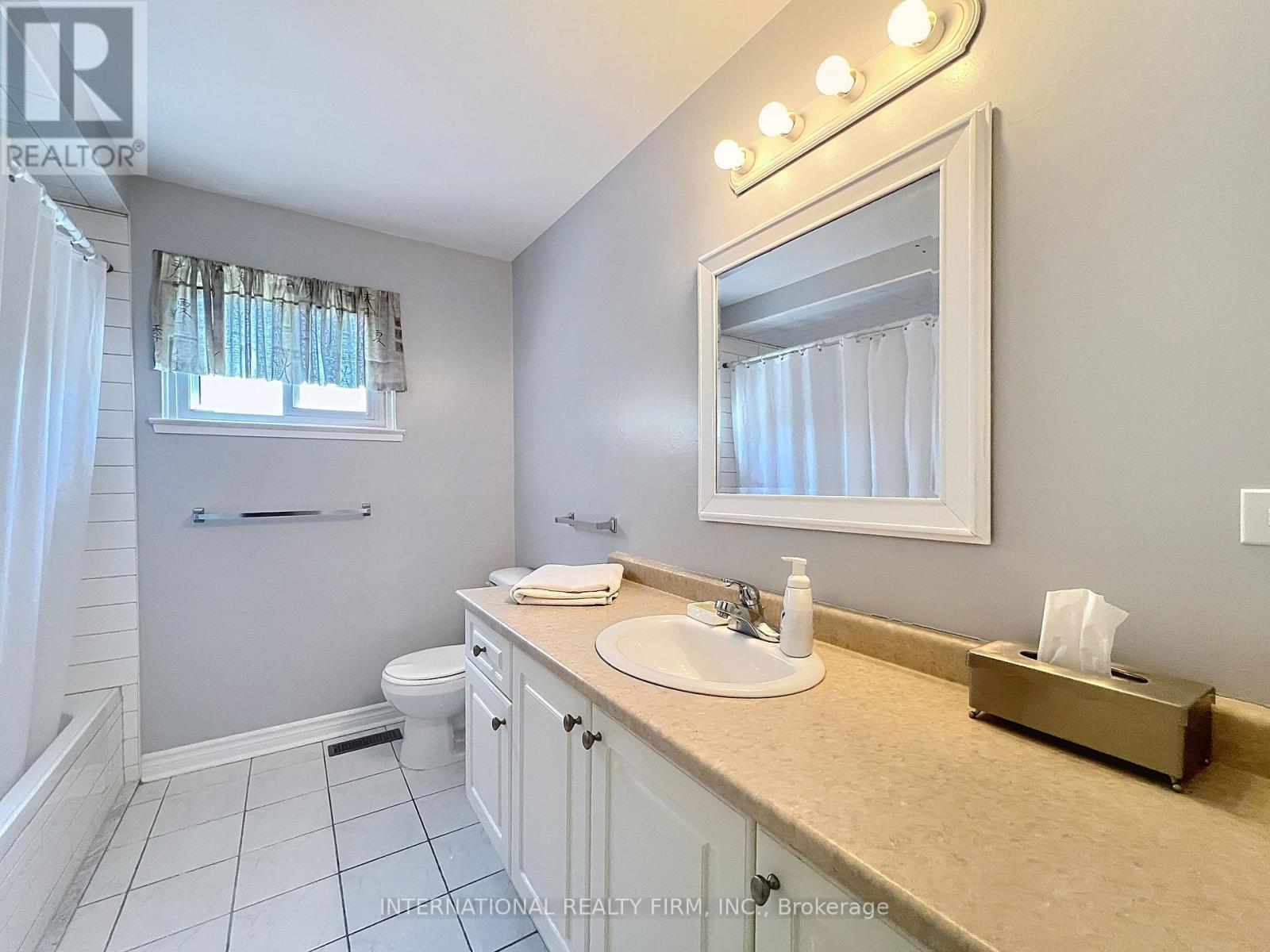 3602 Dunrankin Drive, Mississauga, Ontario  L4T 1V9 - Photo 17 - W12862430