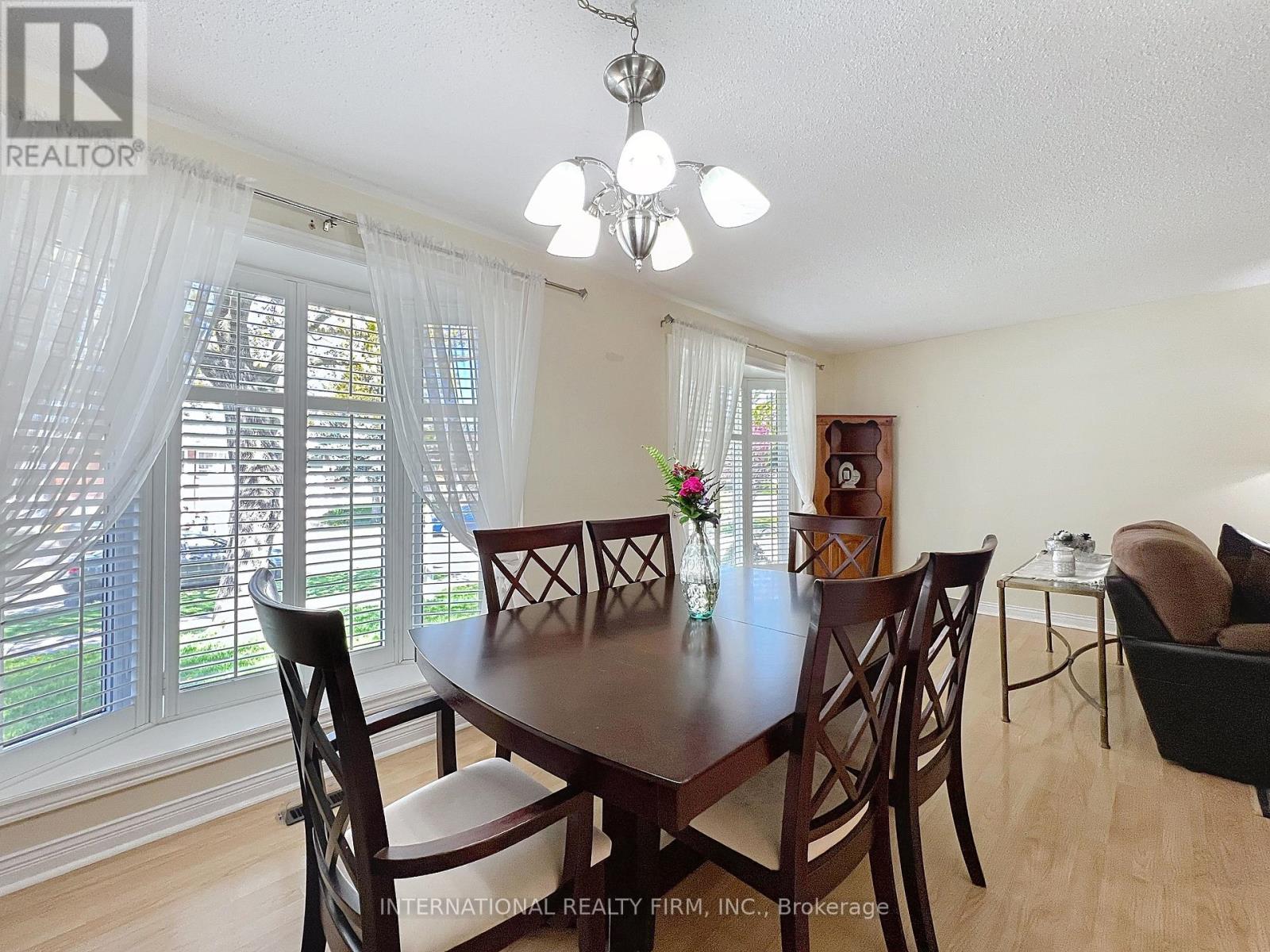 3602 Dunrankin Drive, Mississauga, Ontario  L4T 1V9 - Photo 9 - W12862430