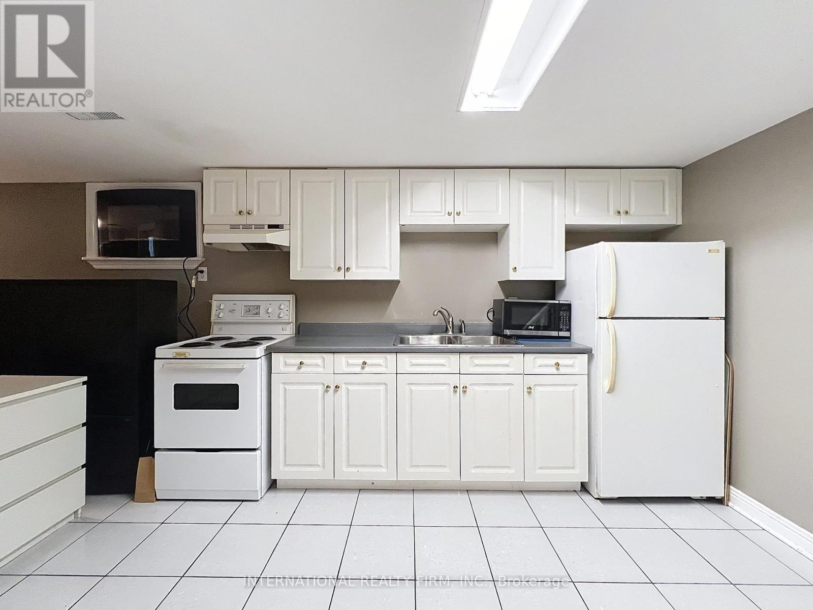 3602 Dunrankin Drive, Mississauga, Ontario  L4T 1V9 - Photo 26 - W12862430