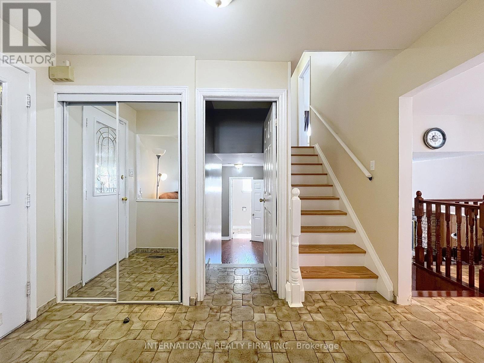 3602 Dunrankin Drive, Mississauga, Ontario  L4T 1V9 - Photo 6 - W12862430