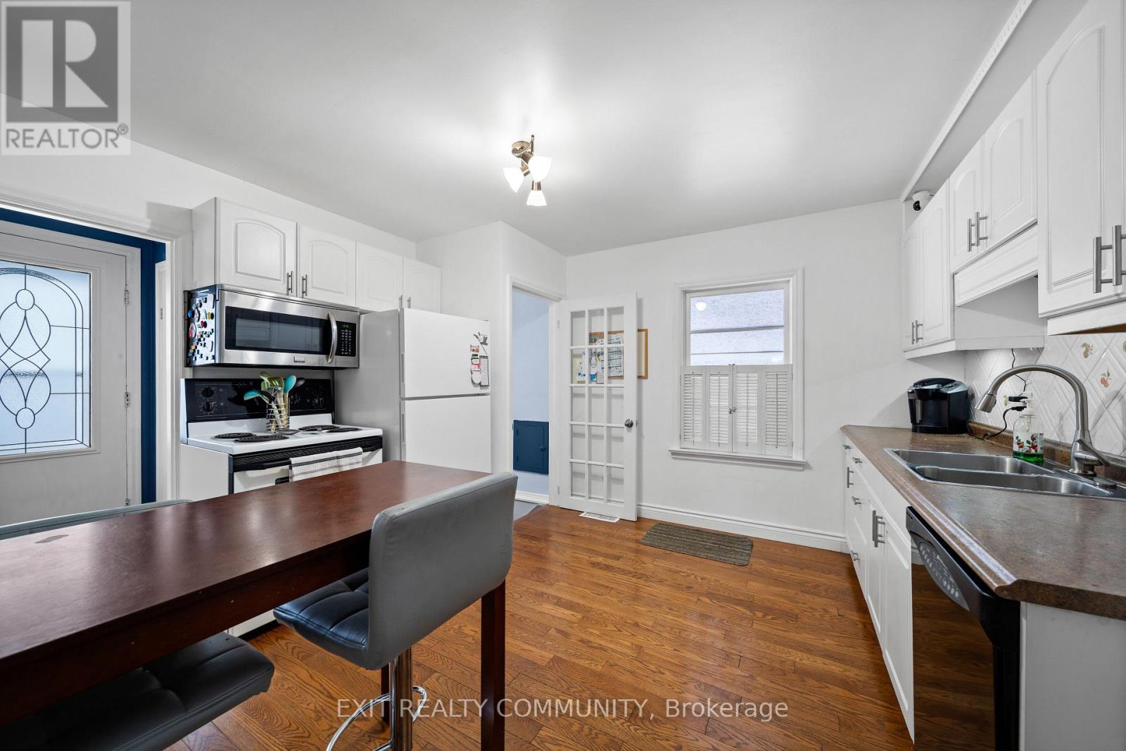 Photo 3 of 22 for 1833 Park Avenue