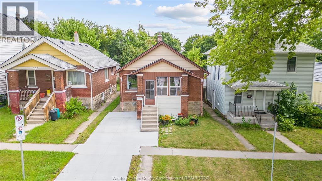 686 Mckay Avenue, Windsor, Ontario  N9B 2A1 - Photo 2 - 26005048