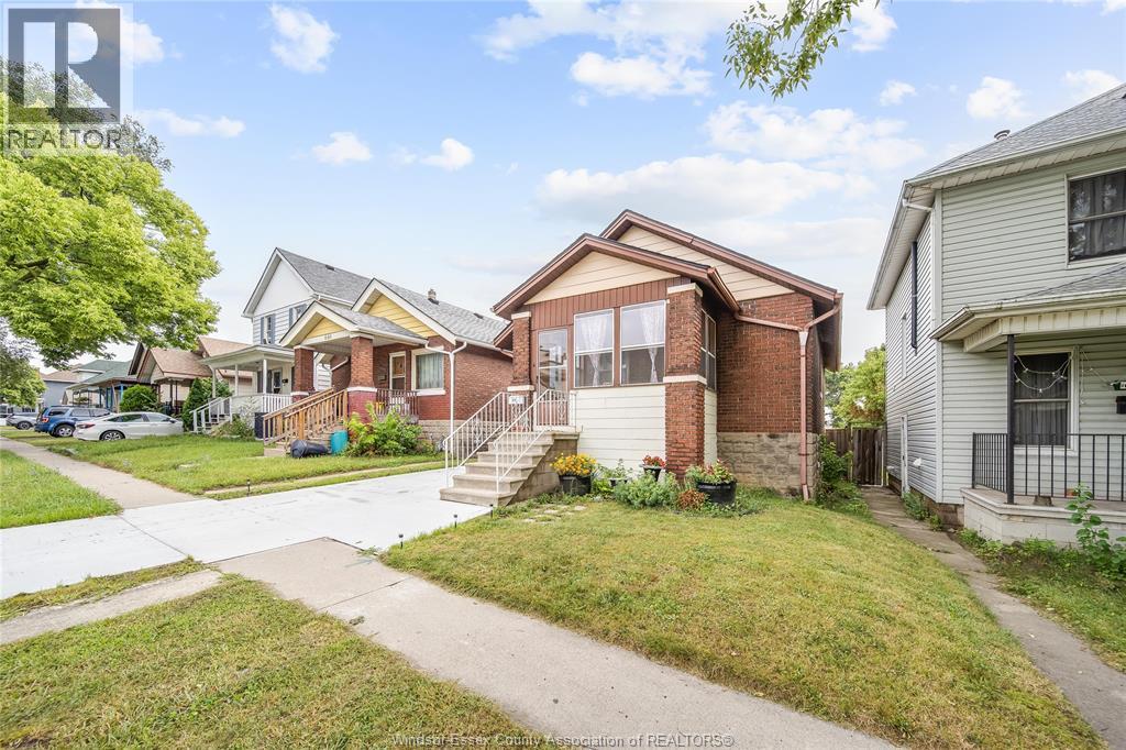 686 Mckay Avenue, Windsor, Ontario  N9B 2A1 - Photo 3 - 26005048