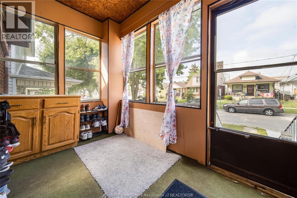 686 Mckay Avenue, Windsor, Ontario  N9B 2A1 - Photo 4 - 26005048