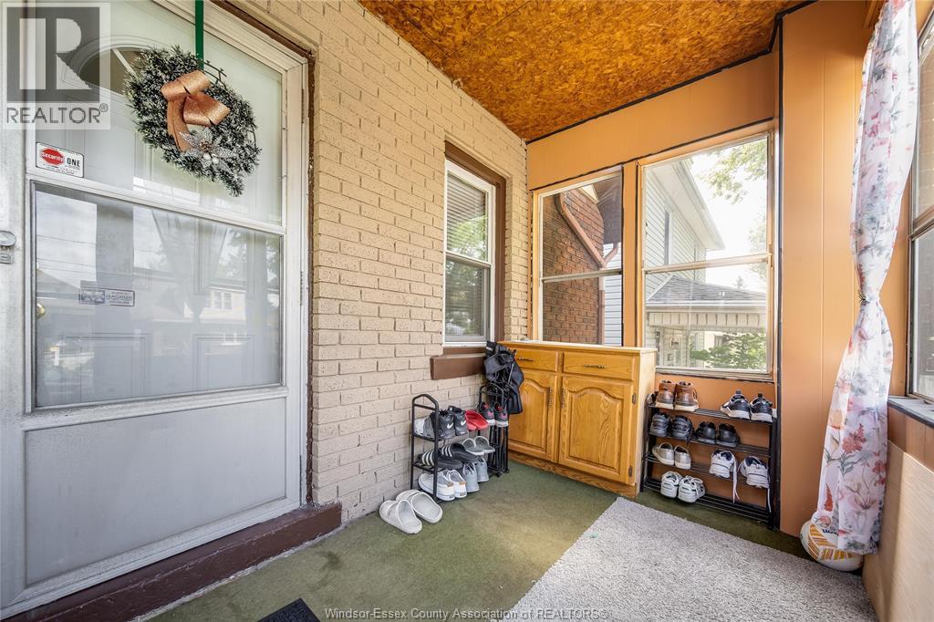 686 Mckay Avenue, Windsor, Ontario  N9B 2A1 - Photo 5 - 26005048