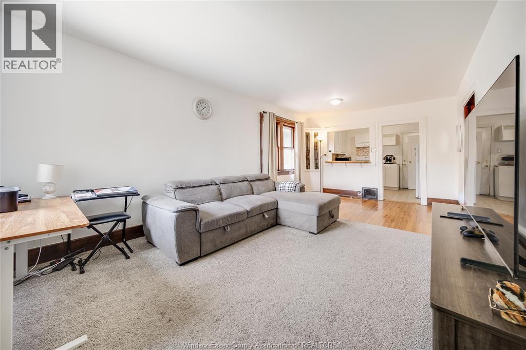 686 Mckay Avenue, Windsor, Ontario  N9B 2A1 - Photo 8 - 26005048