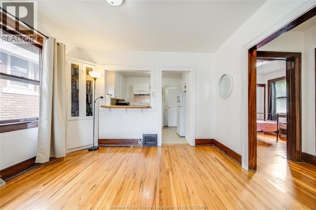 686 Mckay Avenue, Windsor, Ontario  N9B 2A1 - Photo 9 - 26005048