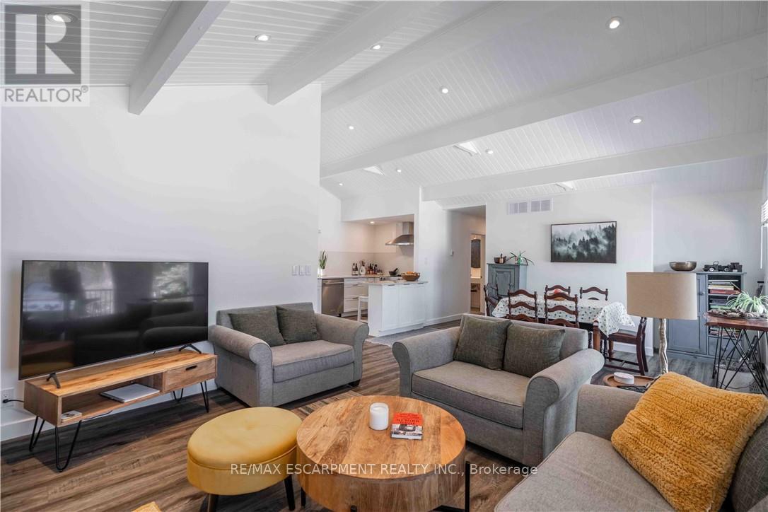 1056 Inawendawin Road, Lake Of Bays, Ontario  P0B 1A0 - Photo 27 - X12861990