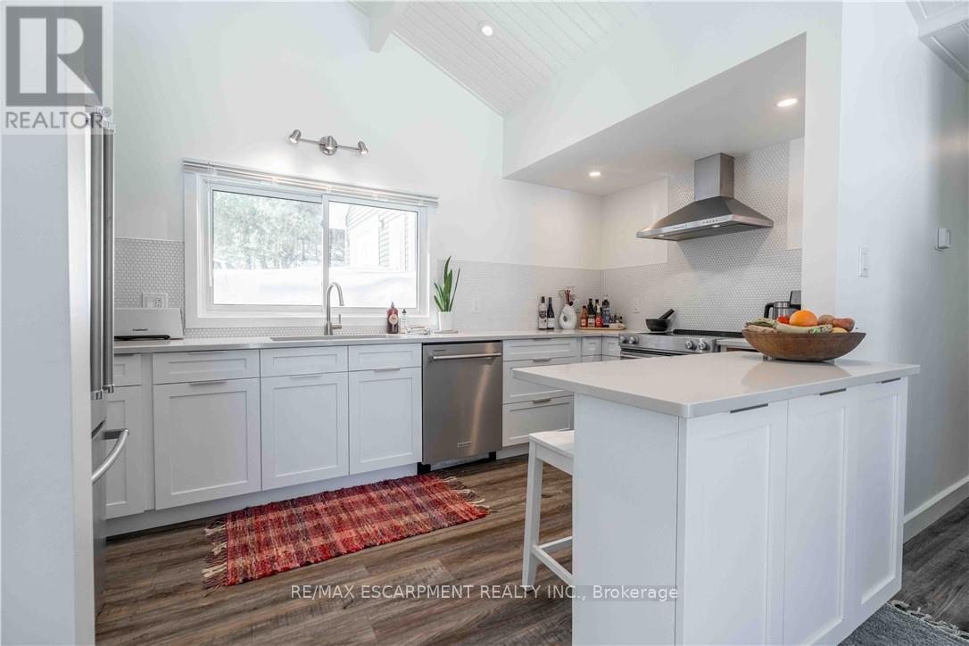 1056 Inawendawin Road, Lake Of Bays, Ontario  P0B 1A0 - Photo 15 - X12861990