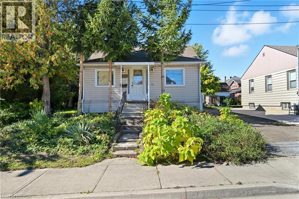 4741 First Avenue, Niagara Falls, Ontario  L2E 4G6 - Photo 1 - 40811139