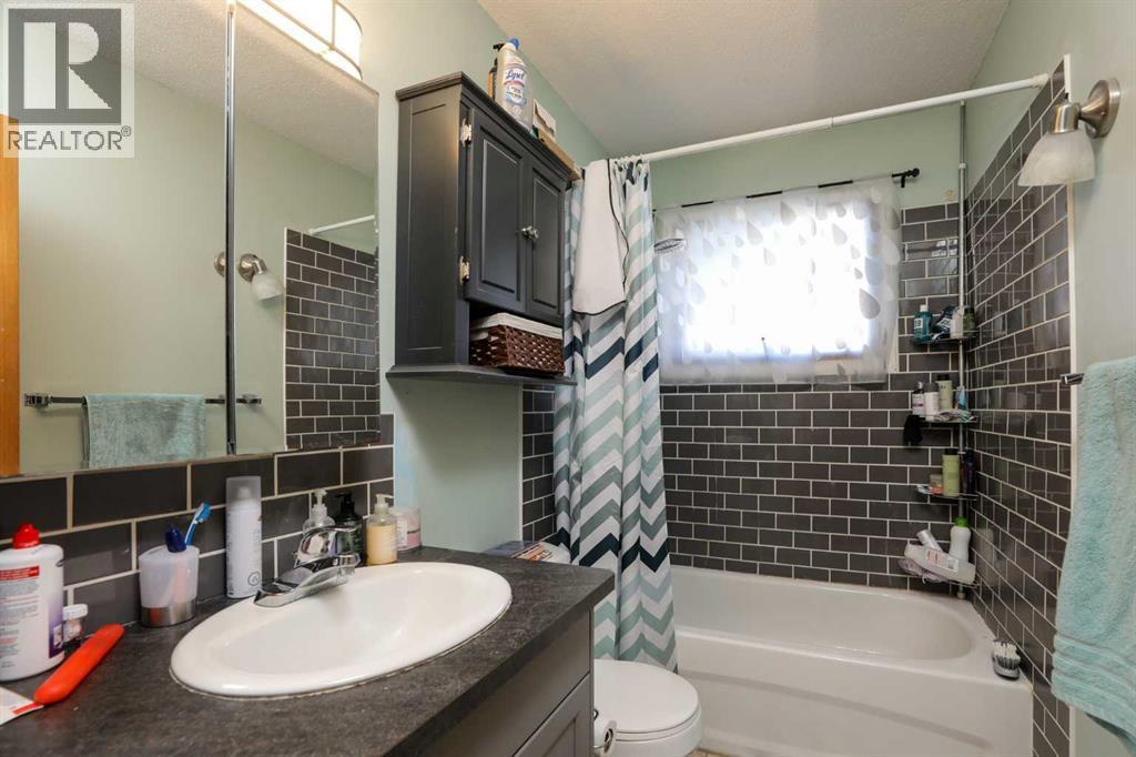 406 Rogers Avenue, Picture Butte, Alberta  T0K 1V0 - Photo 16 - A2289335