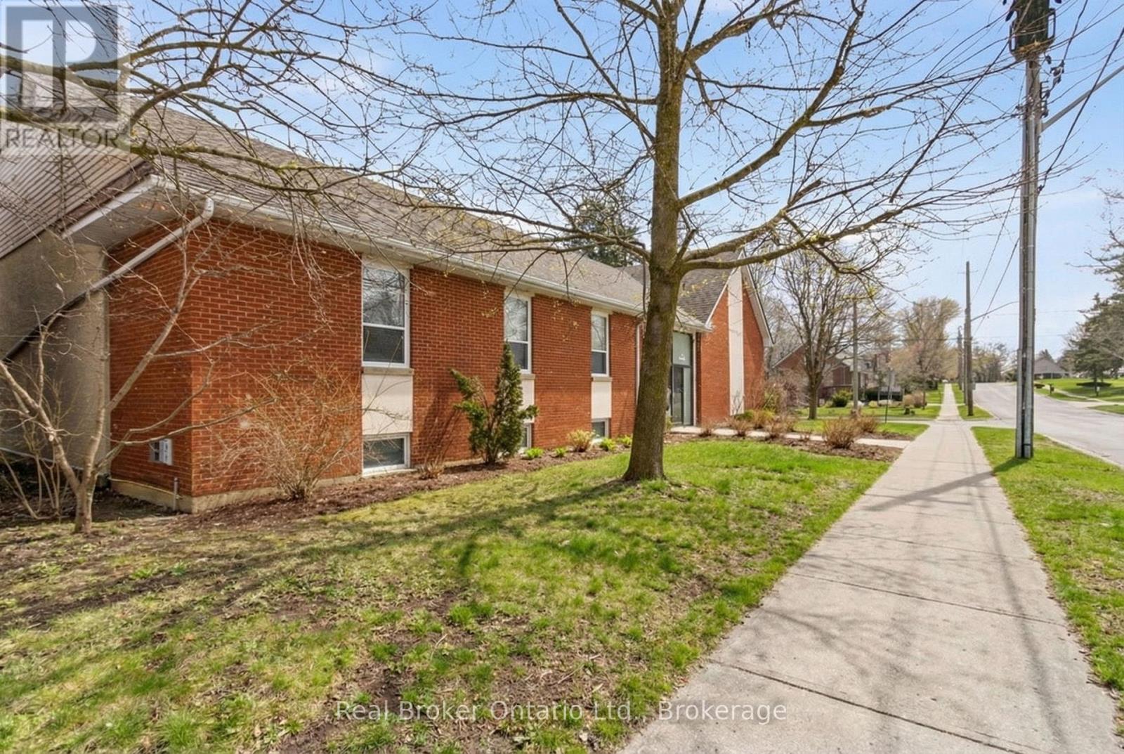 211 Birmingham Street W, Wellington North, Ontario  N0G 2L1 - Photo 2 - X12871798