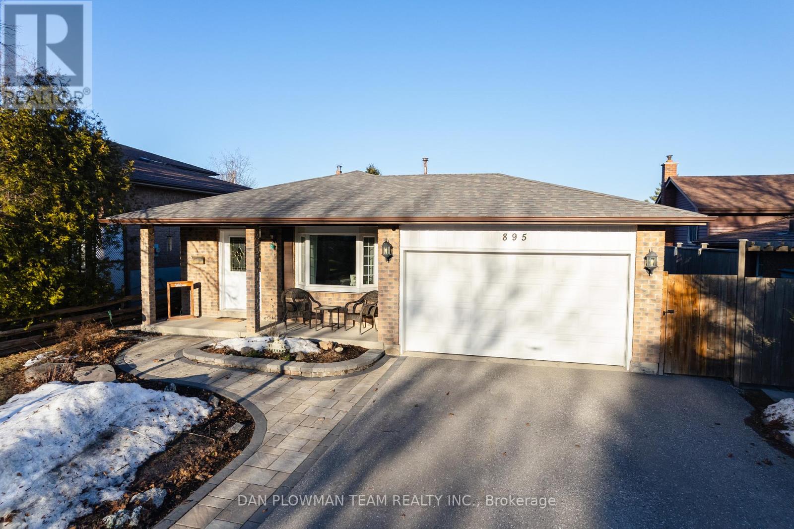 895 Exeter Street, Oshawa (Centennial), Ontario  L1G 6R9 - Photo 2 - E12871782