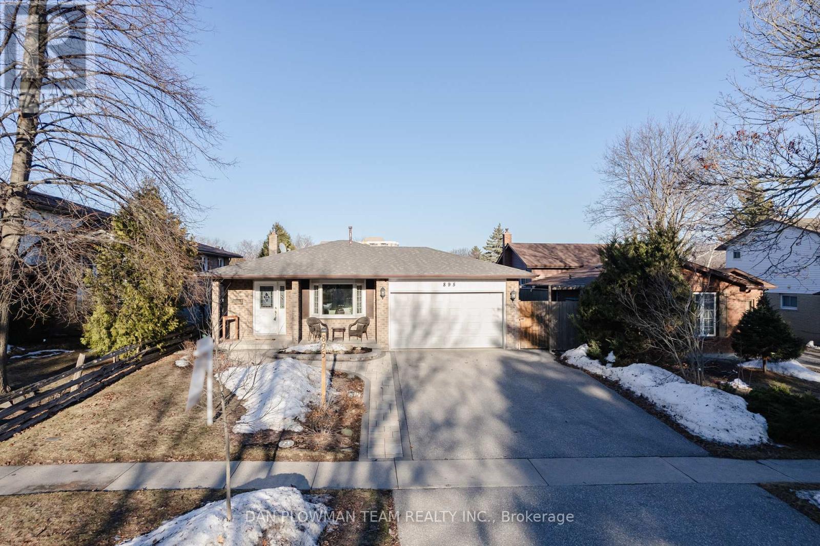 895 Exeter Street, Oshawa (Centennial), Ontario  L1G 6R9 - Photo 4 - E12871782