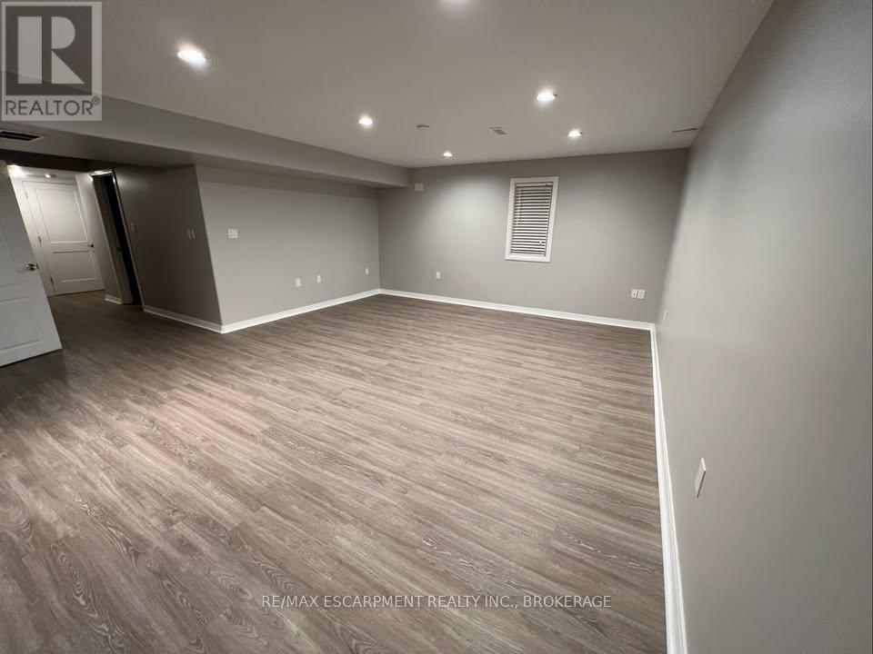 Lower - 205 Dorchester Drive, Grimsby, Ontario  L3M 5N5 - Photo 6 - X12871754