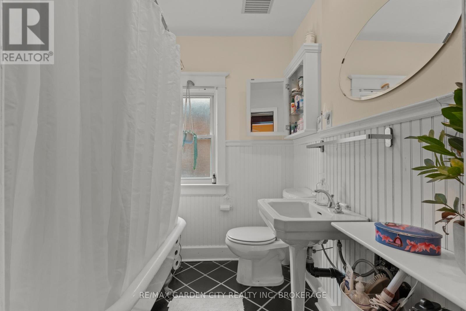 43 Albert Street, St. Catharines, Ontario  L2R 2G8 - Photo 16 - X12871846