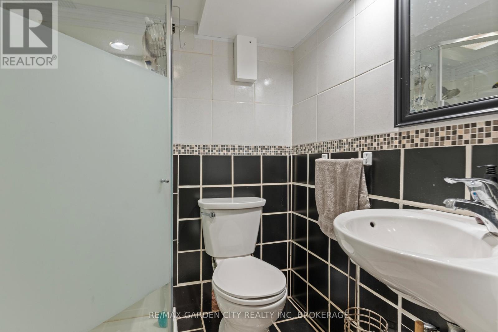 43 Albert Street, St. Catharines, Ontario  L2R 2G8 - Photo 25 - X12871846