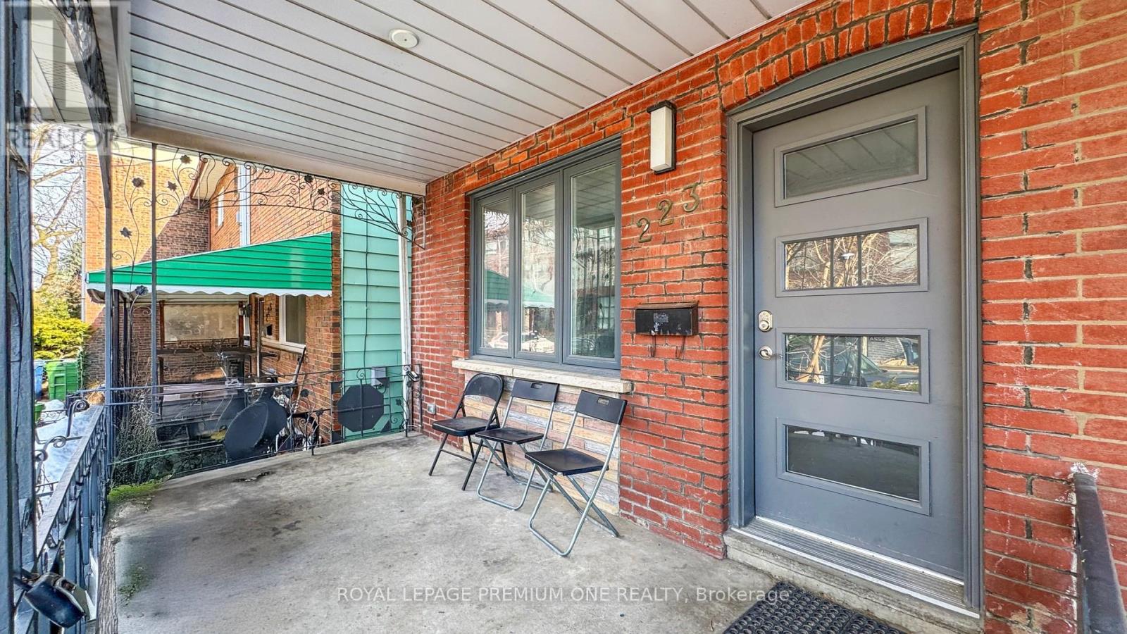 223 Manning Avenue, Toronto, Ontario  M6J 2K8 - Photo 2 - C12825092