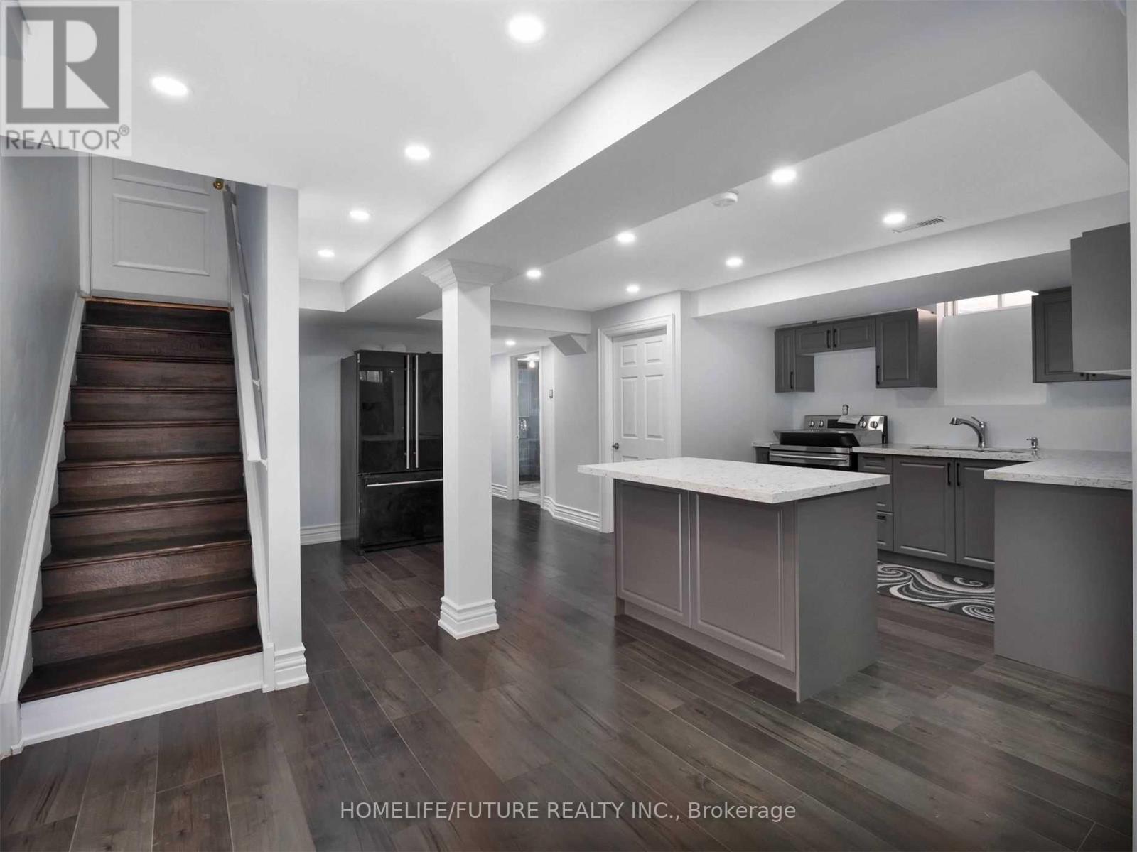 33 Retreat Boulevard, Vaughan, Ontario  L4H 0C1 - Photo 3 - N12871788