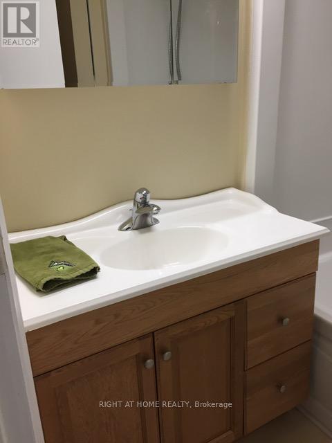 23 Carlton Road, Barrie (Cundles East), Ontario  L4M 5K8 - Photo 10 - S12871836