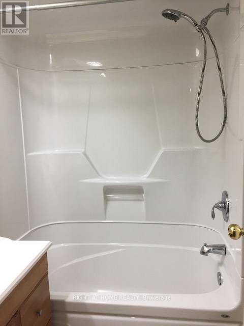 23 Carlton Road, Barrie (Cundles East), Ontario  L4M 5K8 - Photo 11 - S12871836