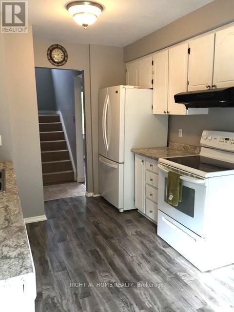 23 Carlton Road, Barrie (Cundles East), Ontario  L4M 5K8 - Photo 4 - S12871836