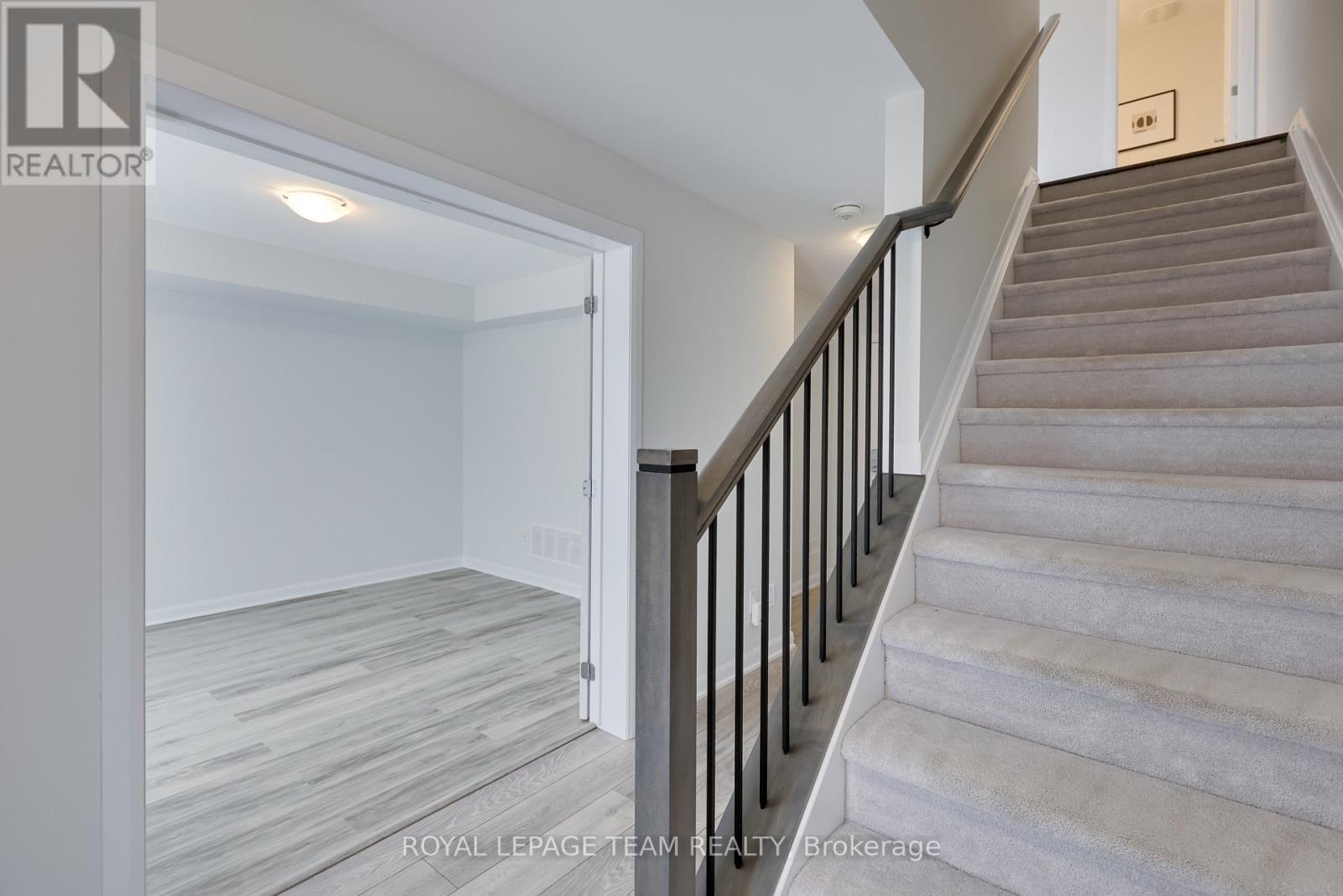 1140 Speedvale Court, Ottawa, Ontario  K2T 0P5 - Photo 6 - X12871468