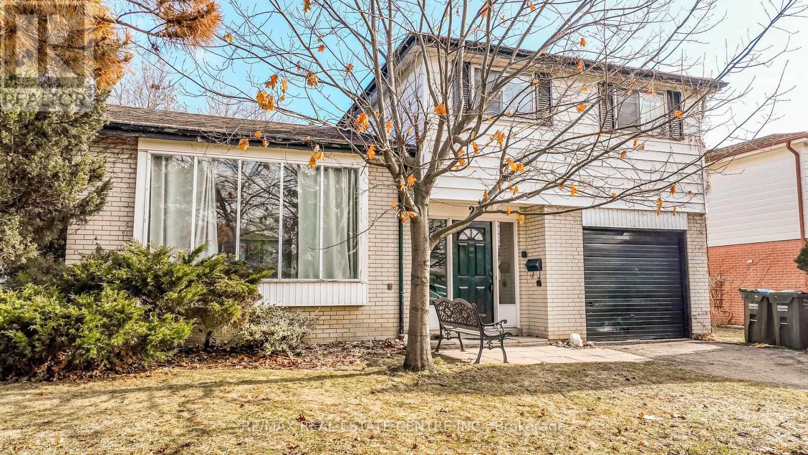 28 Cavendish Crescent, Brampton (Avondale), Ontario  L6T 1Z4 - Photo 2 - W12871720