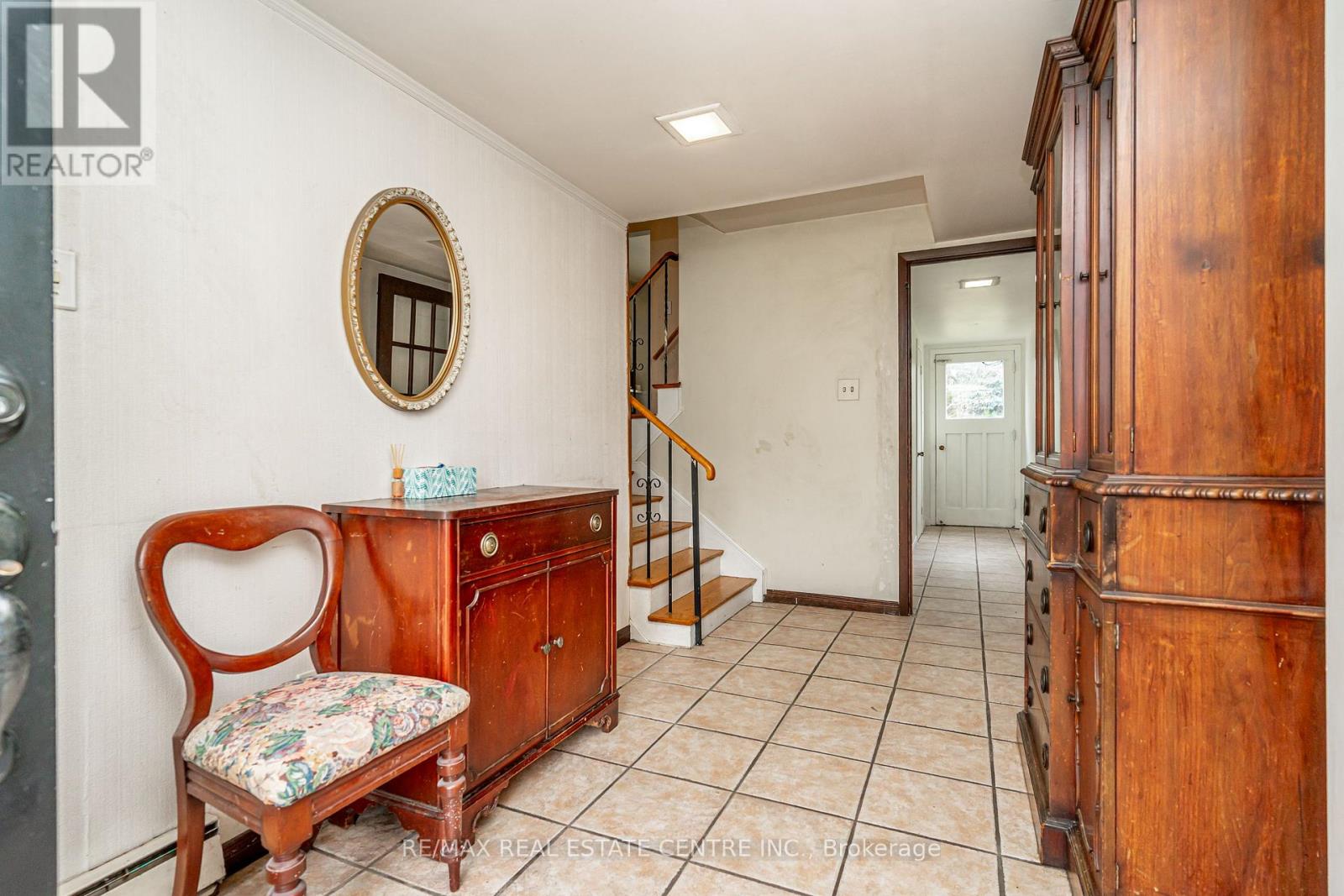 28 Cavendish Crescent, Brampton (Avondale), Ontario  L6T 1Z4 - Photo 5 - W12871720