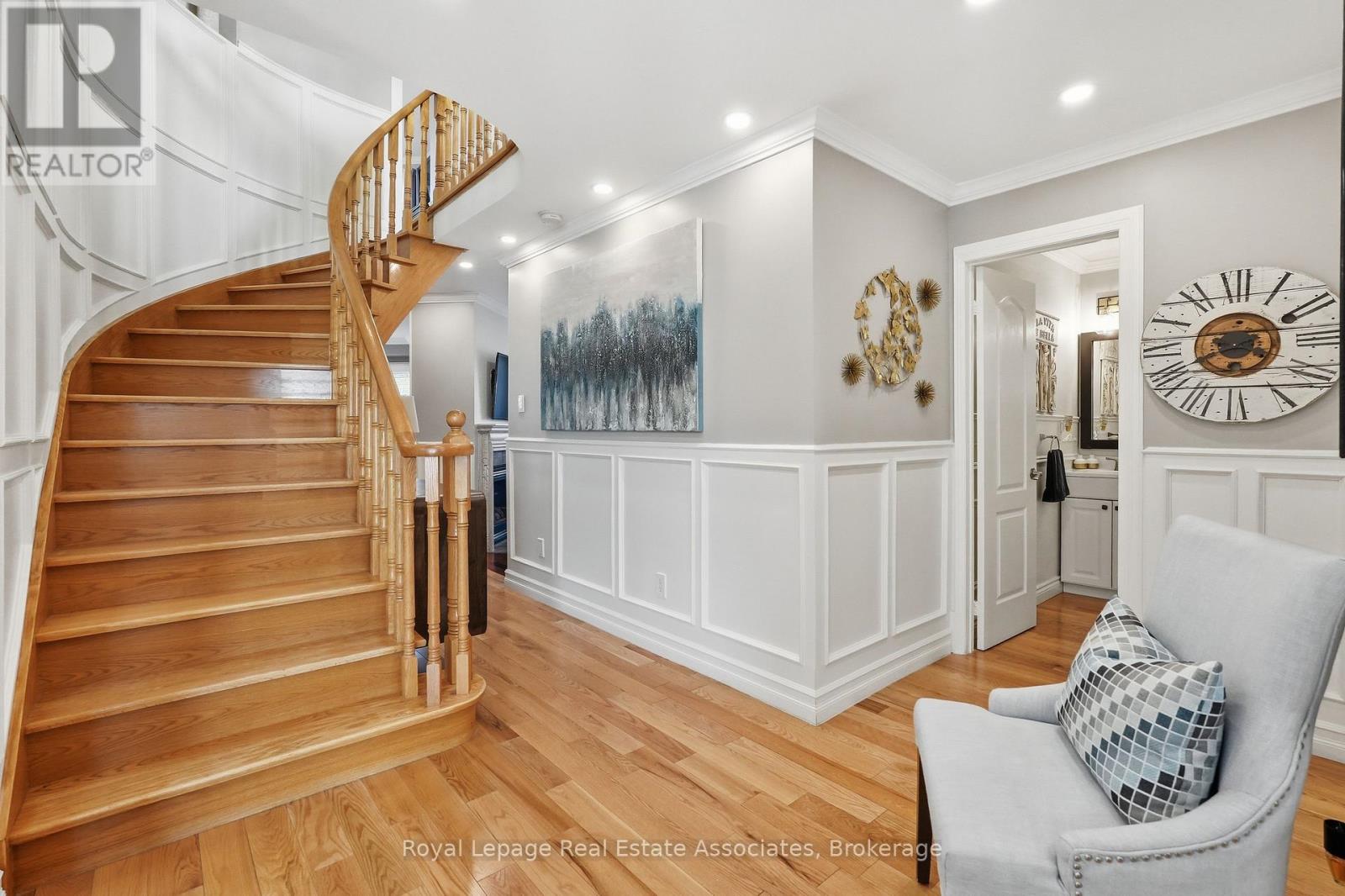 48 Chester Crescent, Halton Hills (Georgetown), Ontario  L7G 5W5 - Photo 5 - W12871756