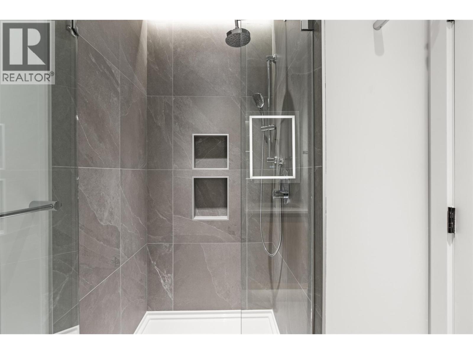 3051 Abbott Street Unit# 204, Kelowna, British Columbia  V1Y 1G9 - Photo 16 - 10376858