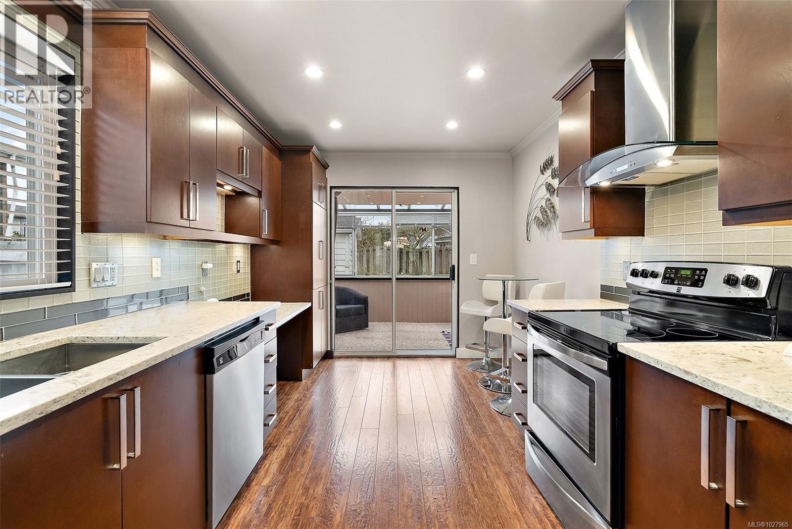 2154 Jahn Pl, Sidney, British Columbia  V8L 5C1 - Photo 7 - 1027965