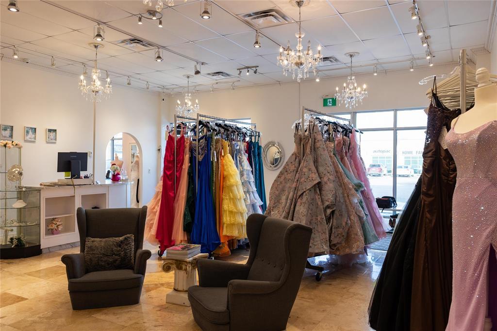 G&h 197 Main Street, Steinbach, Manitoba  R5G 1Y5 - Photo 1 - 202604184