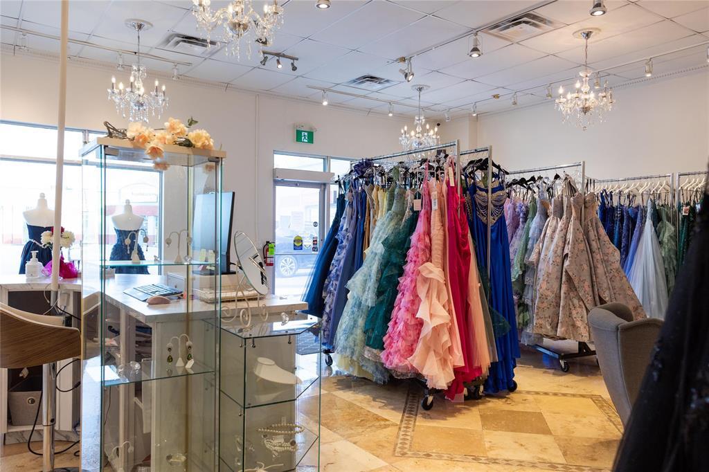 G&h 197 Main Street, Steinbach, Manitoba  R5G 1Y5 - Photo 4 - 202604184